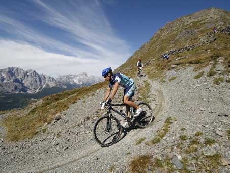 MountainbikeBikers in Montagna Comelico